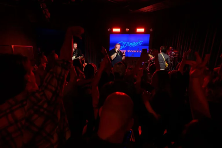 snf-live-music-crowd