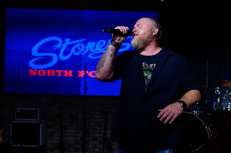 snf-live-performer